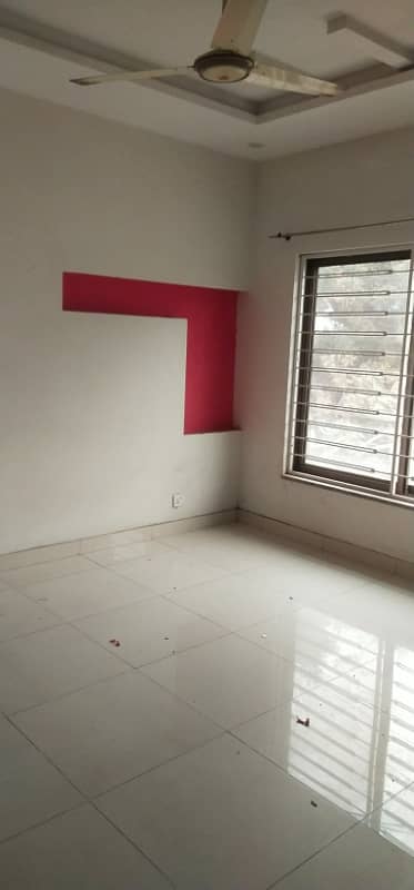 Near wapda town Gulshan e Lahore society 5 Mrla tile floor Uper portion for rent