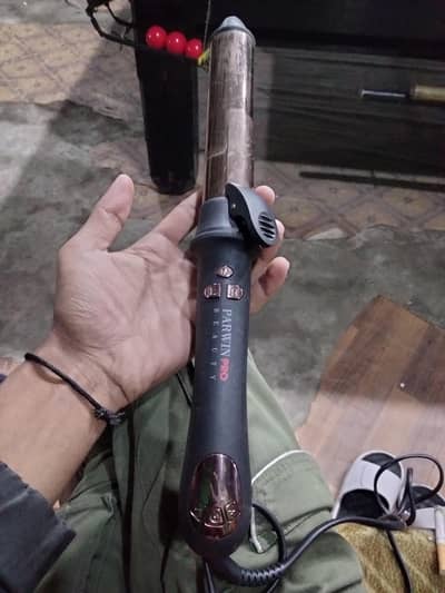 Two curling iron brand new (aik iron b le skty hain