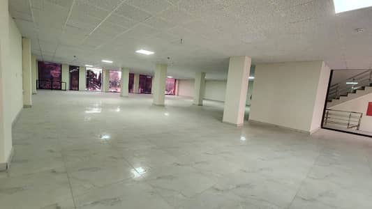 Main Park Road 15000sqft building for Rent with parking lawn