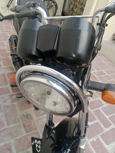 Yamaha y b z for sale in very good condition