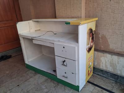 cash counter or reception counter