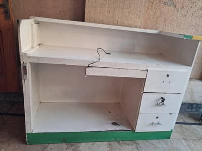 cash counter or reception counter