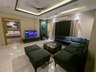 2 BED LUXURY FURNISHED FOR RANT IN GULBERG GREEN