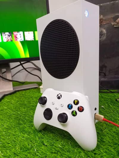 Xbox Series S with 7 Offlines games available