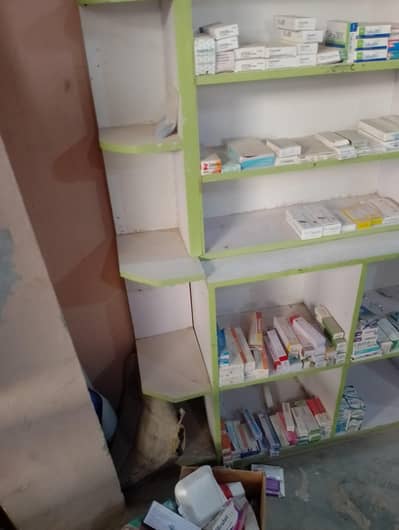 medical shelf saaf condition me urgent sale