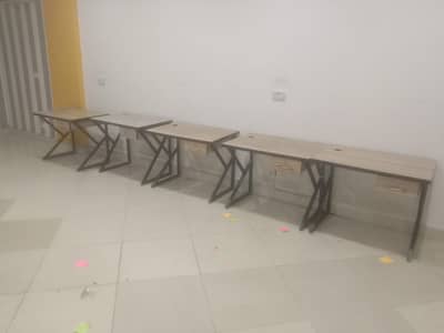 Workstation/computer table