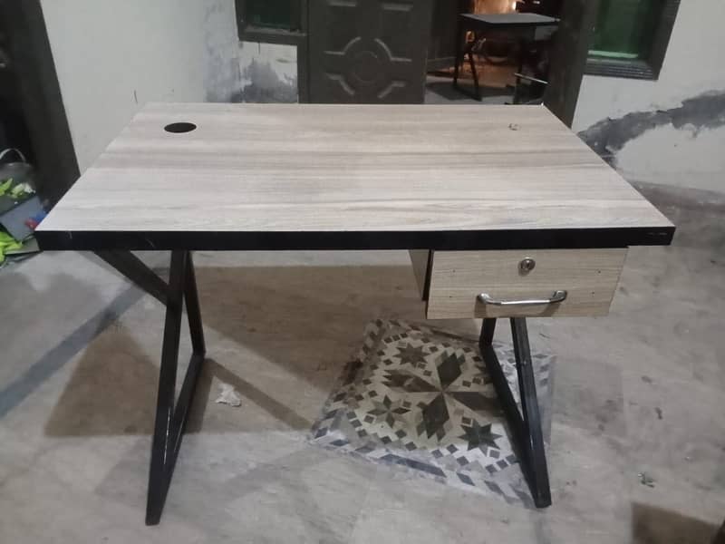 Workstation/computer table 1