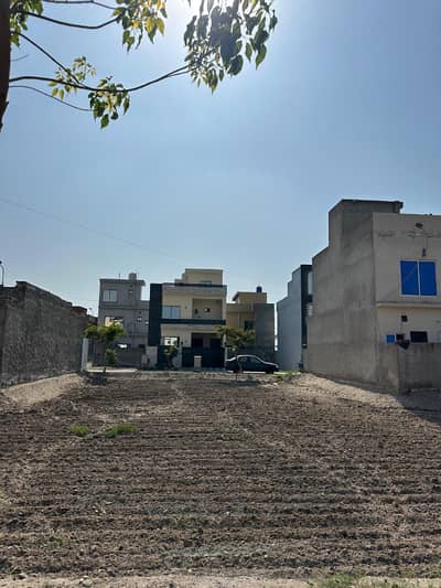 5 Marla Very Hot Location Transfer Free Plot For Sale