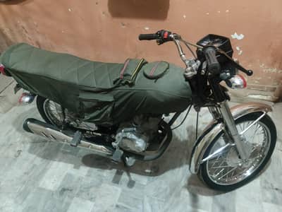 United us125 Euro II (2020) bike poori Honda 2022 pr tayar krwai he