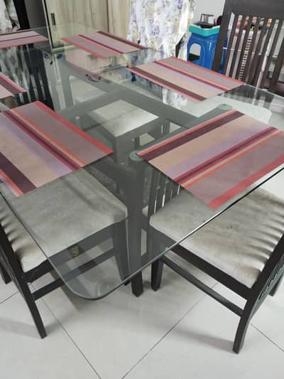 Sale my dining table for sale 6s cher . . 03177665573