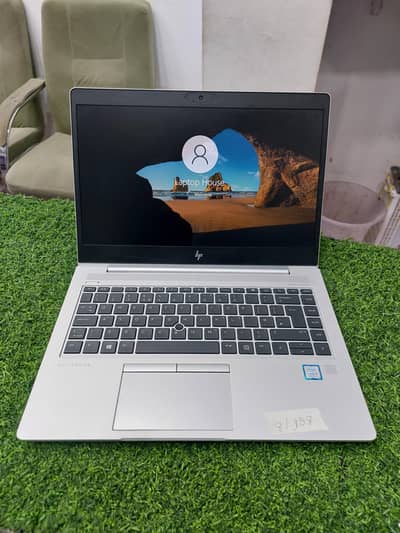 HP elitebook 830 G5  8gb ram 256gb nvme