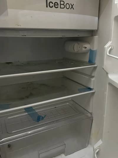 Mini fridge dawlance 2 month used