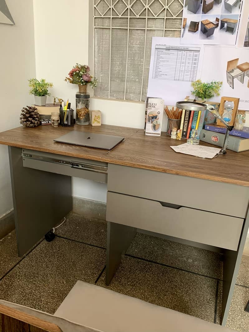 Space saving study table 0