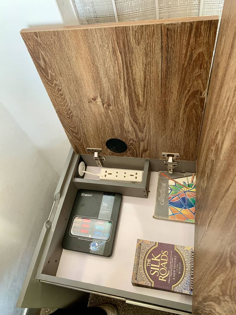 Space saving study table 1