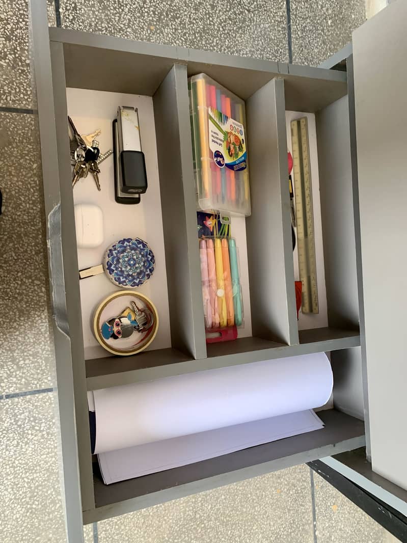 Space saving study table 5