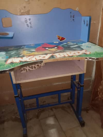 kids table and chairs