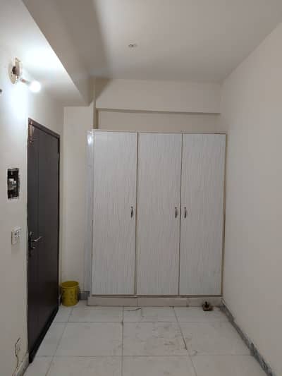 One bedroom unfurnished flat available for rent in E11