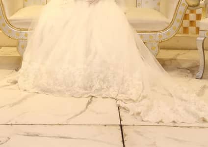 white tailed ball style skirt/lehnga.      condition 10/10