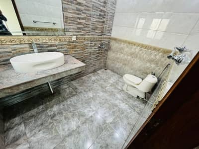 DHA PHASE-5 ONE KANAL SPINSH BUNGALOW FOR RENT