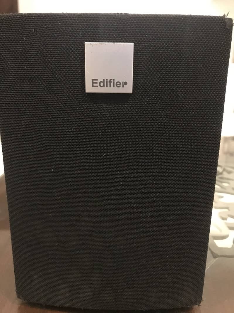 Multimedia speaker 0