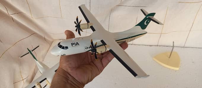 desktop models and showpease, aircrafts models