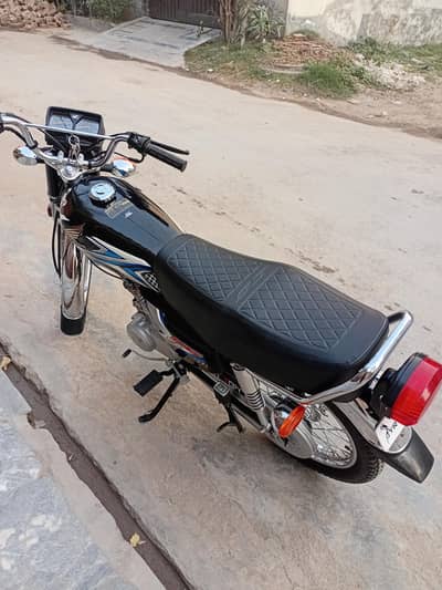 Honda 125 black ,model 2025 number. 03271400944