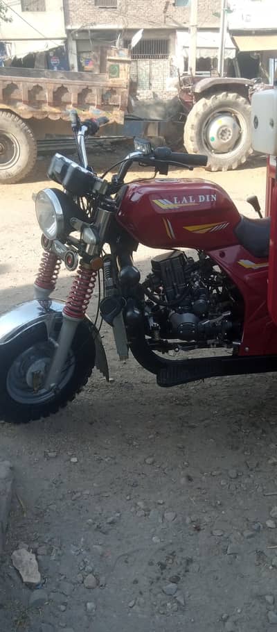 like a new  riksha bohat km used he