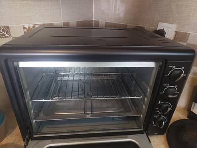 Black Decker oven - 35 liter - Used like New