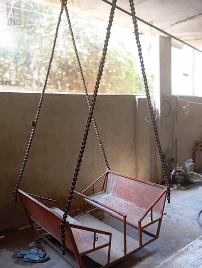 HEAVY METAL SWING WITH CHAIN