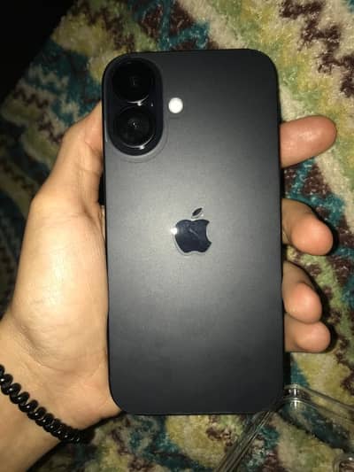 Iphone 16 , 100 battery health no boost only 31 cycle count 128 gb JV