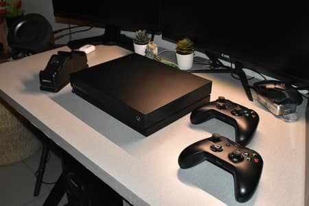 Xbox One X (Sealed + 2 controllers + 19+ games)