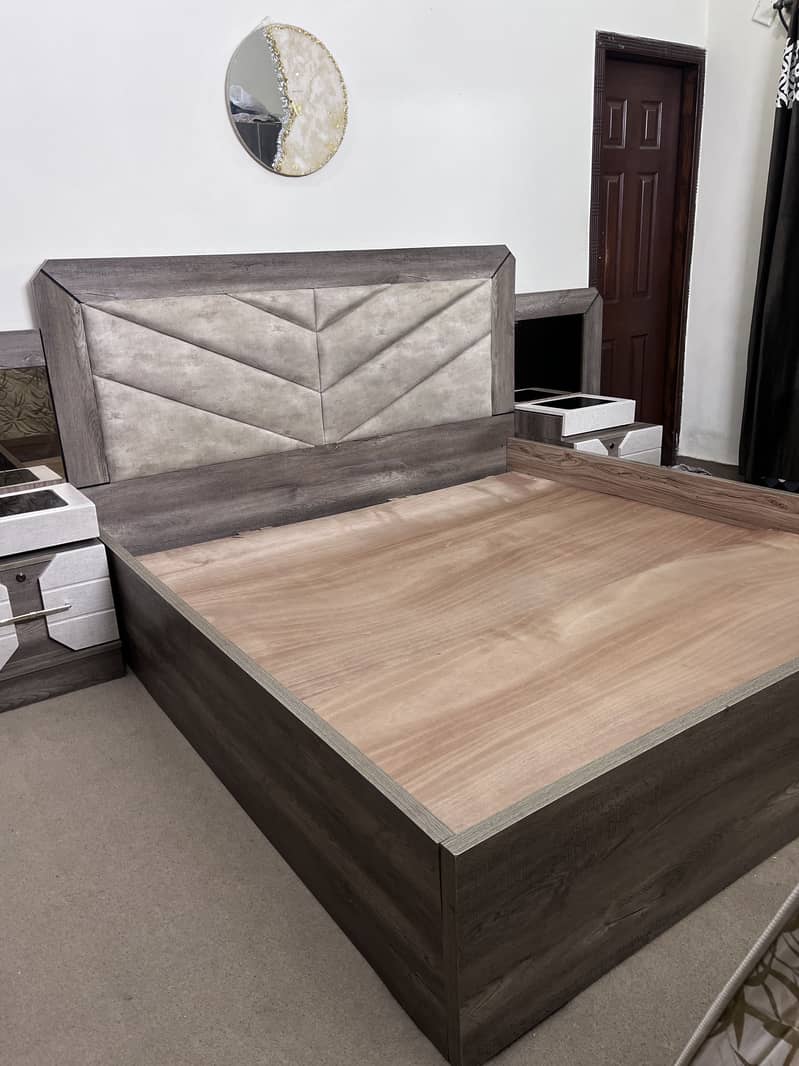 Bed and dressing table 2