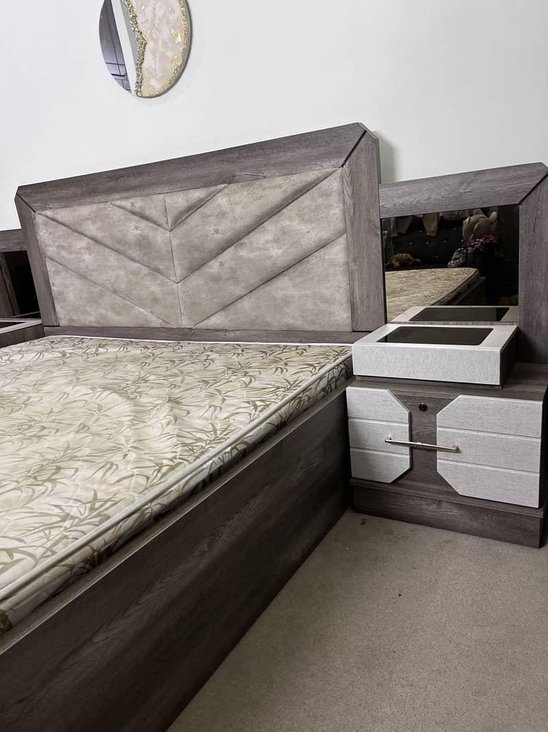 Bed and dressing table 6