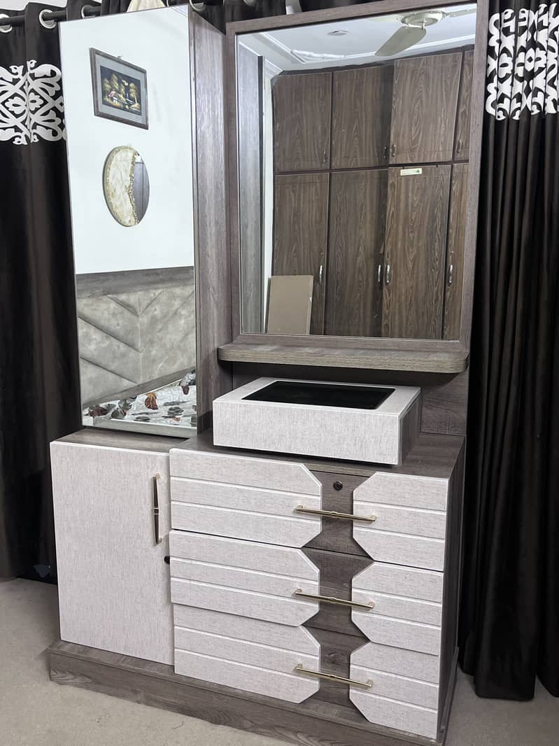 Bed and dressing table 7