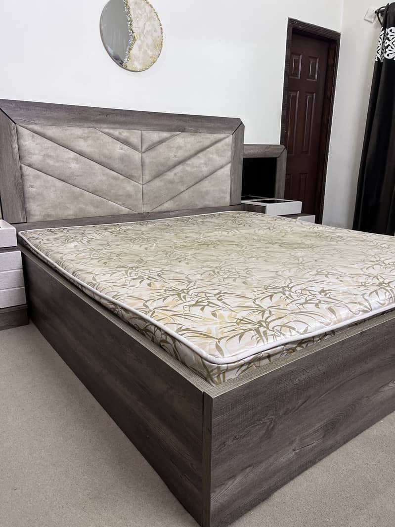 Bed and dressing table 9