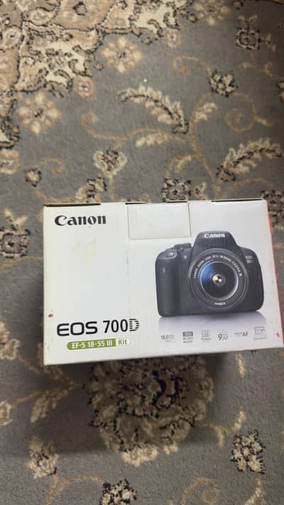 EOS 700D Canon with lens