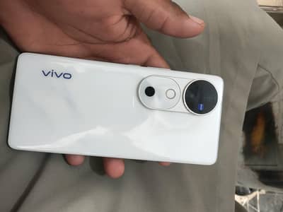 v40 12gb ram 256gb memory