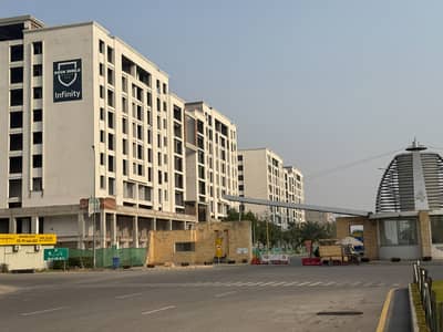 432 Sqft 1-Bed Luxury Apartment in Times Square Mall & Residencia Bahria Orchard Ph-4