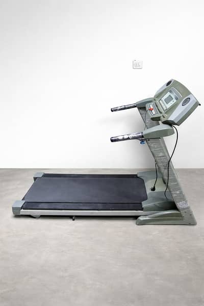 Semi Commercial treadmill / exercise machine / home gym / treadmill