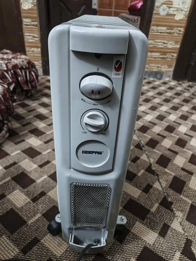 Geepas Oil Filled Radiator Heater - Like New (Only 1 Month Used)