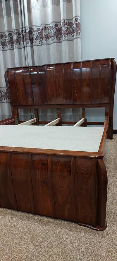 Bed Solid sheesham wood side tables dressing brand new condition