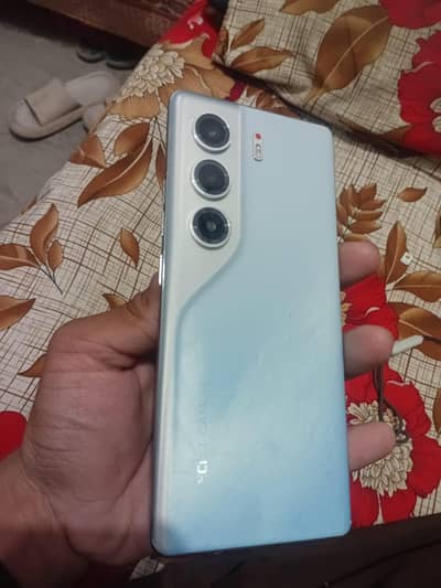 complete box with 6 month warranty neat and clean set