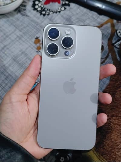 Selling my iPhone 15 Pro Max - Natural Titanium