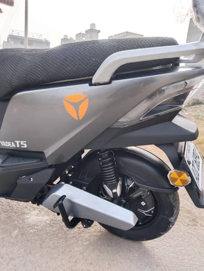 Yadea T5 Electric Scotty