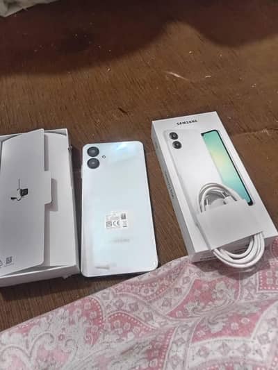 Samsung a06 4/64full box ha warranty 9 months  condition gud  full box