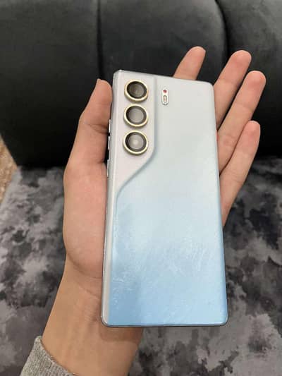 techno cammon 40 pro just 4 month use