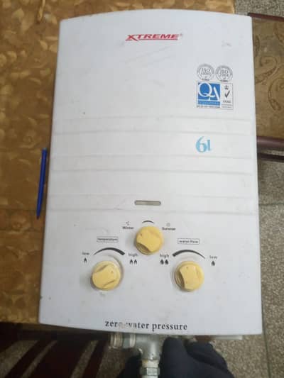 INSTANT GYSER BEST CONDITION