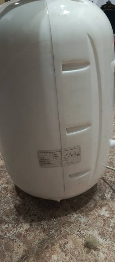 Golden Fuji electric geyser