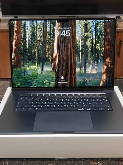 Macbook Air M4 15 inch 16/256 in warranty