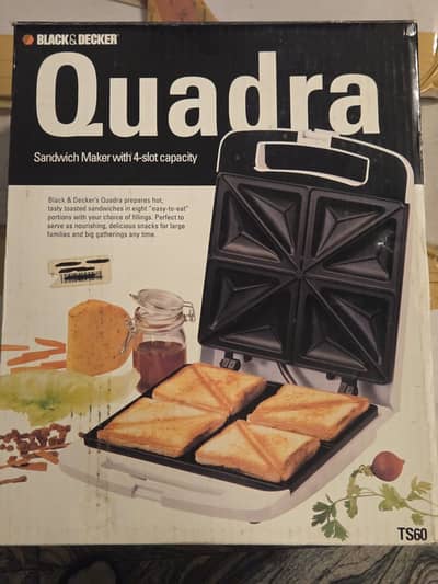 Black and white Quadra Sandwich maker